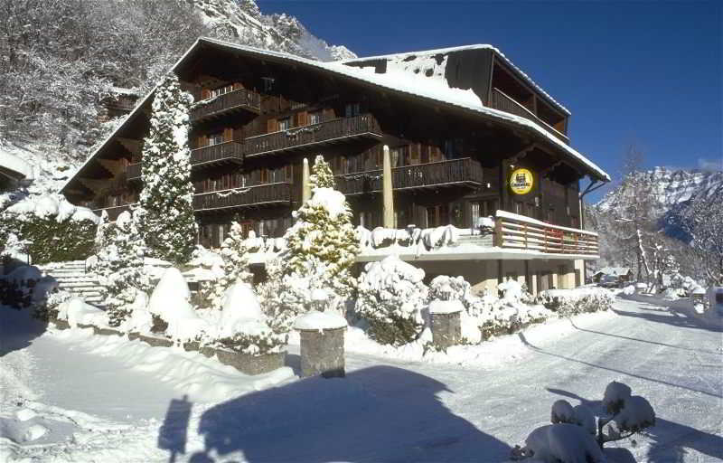 Hotel Aux Mille Etoiles Salvan Exterior photo